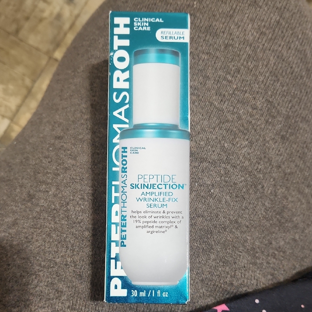 Peter Thomas Roth Peptide Skincare Serum in Blue and White
